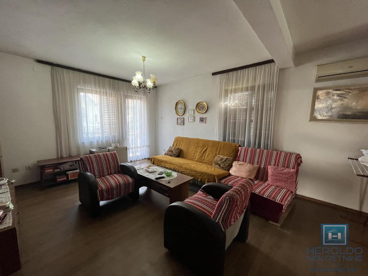 Komforna kuća na Budžinom brdu 25