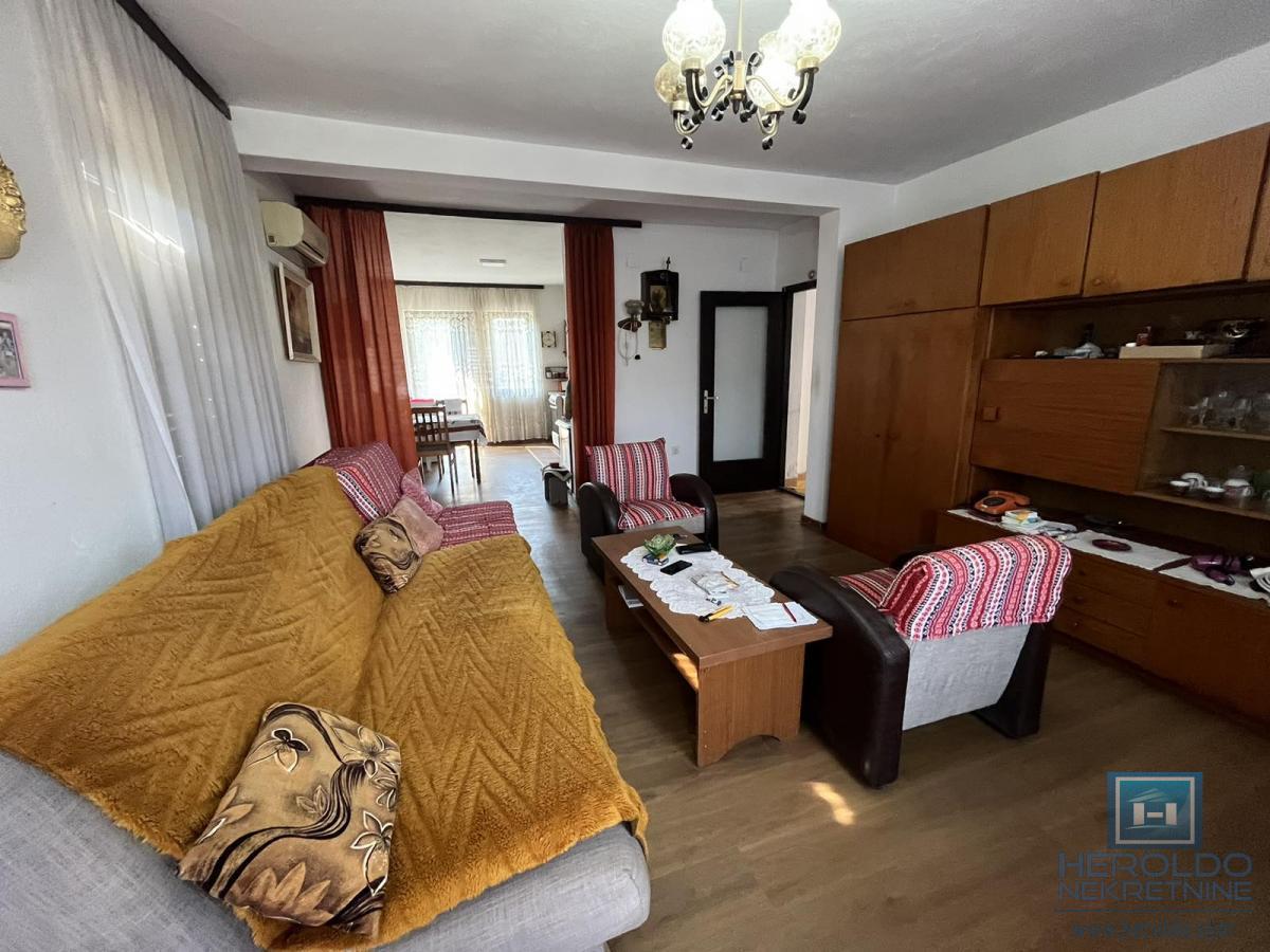 Komforna kuća na Budžinom brdu 23