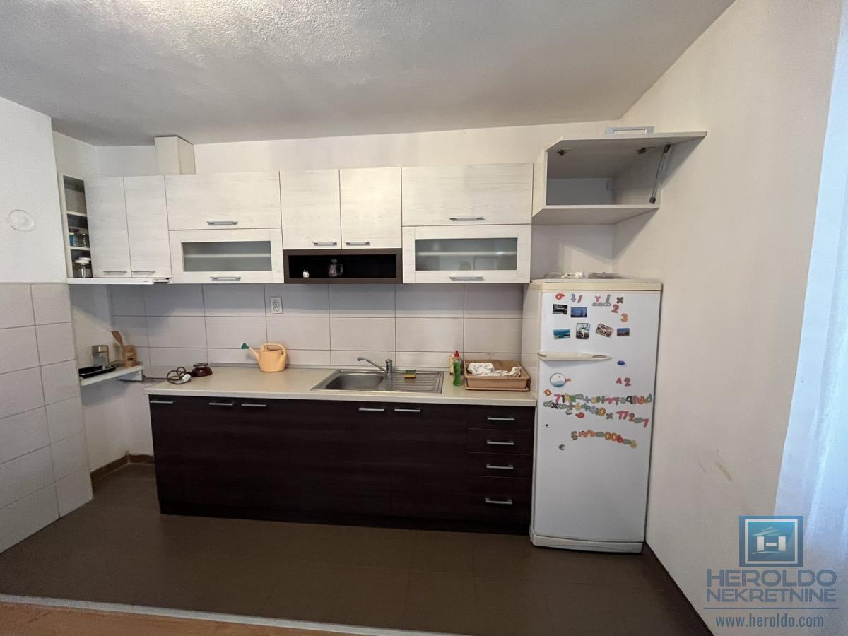 Komforna kuća na Budžinom brdu 12