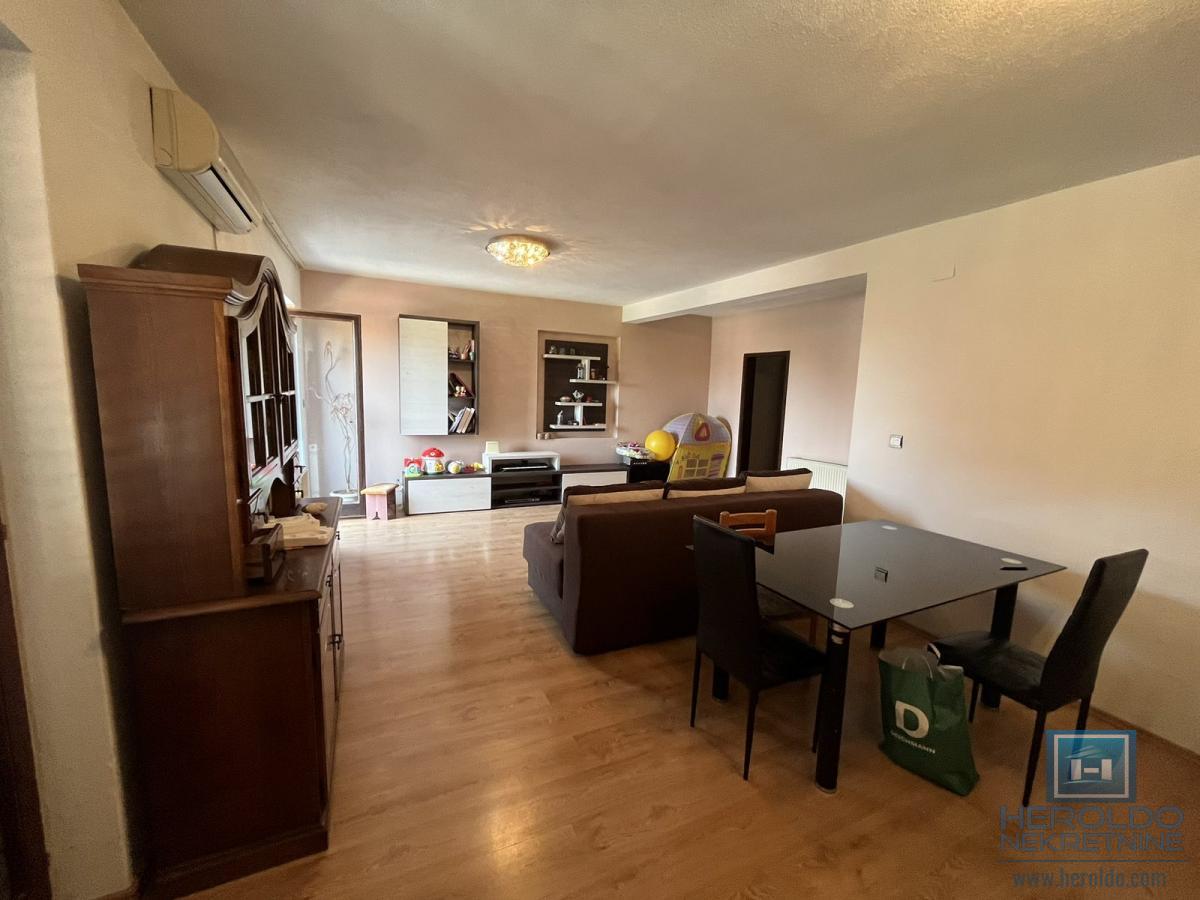 Komforna kuća na Budžinom brdu 13