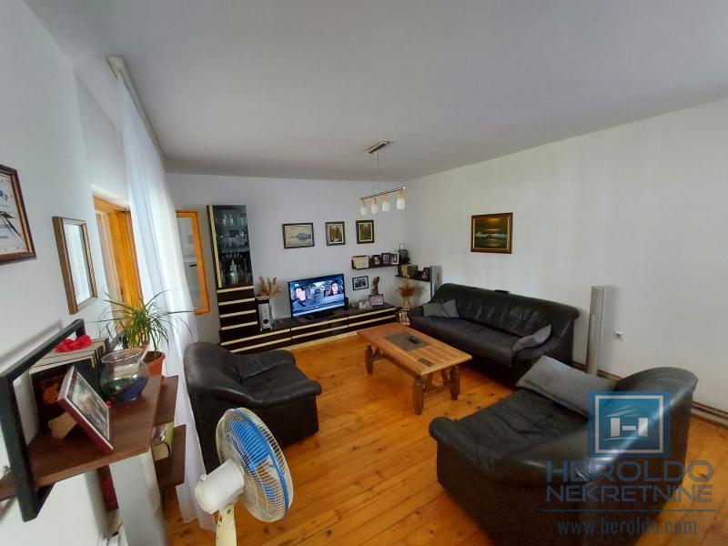 Komforna kuća od 100m2 u Rakitovu 1