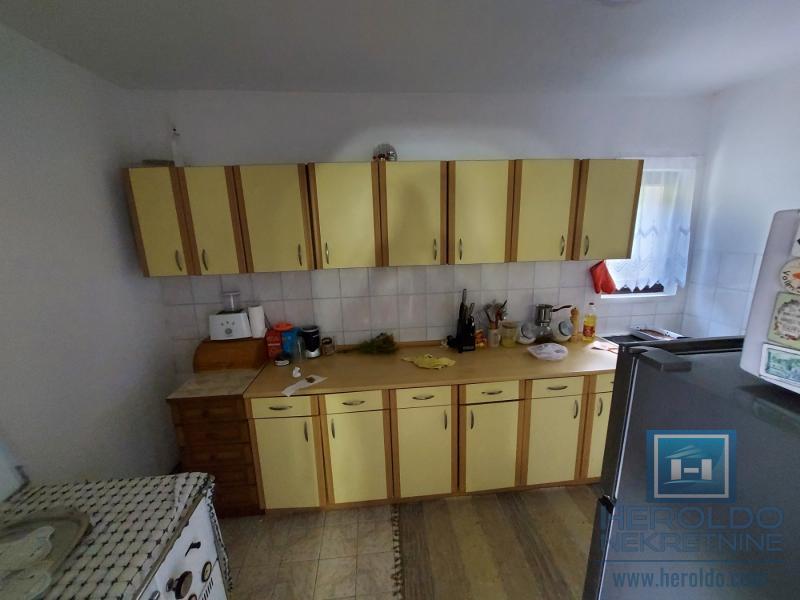 Komforna kuća od 100m2 u Rakitovu 6