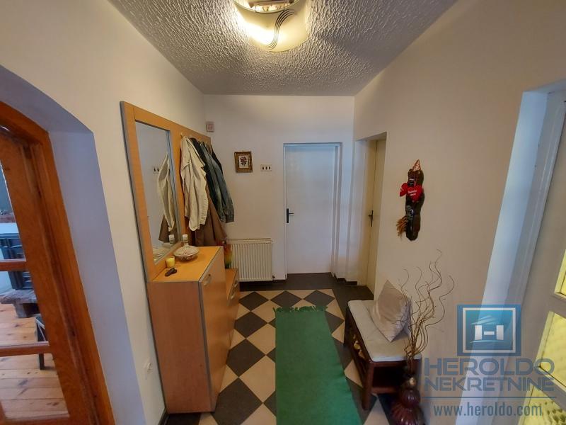 Komforna kuća od 100m2 u Rakitovu 7