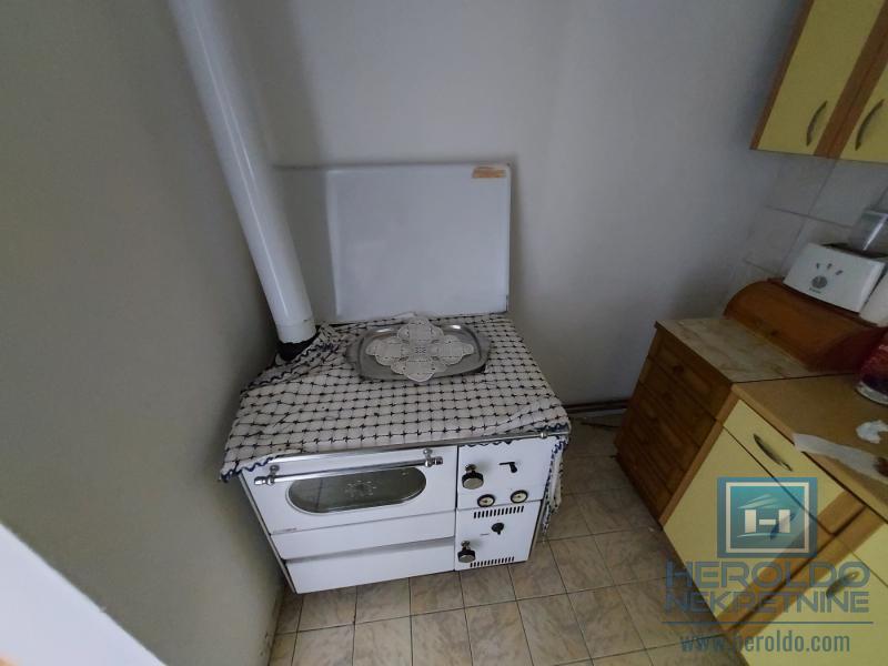 Komforna kuća od 100m2 u Rakitovu 11