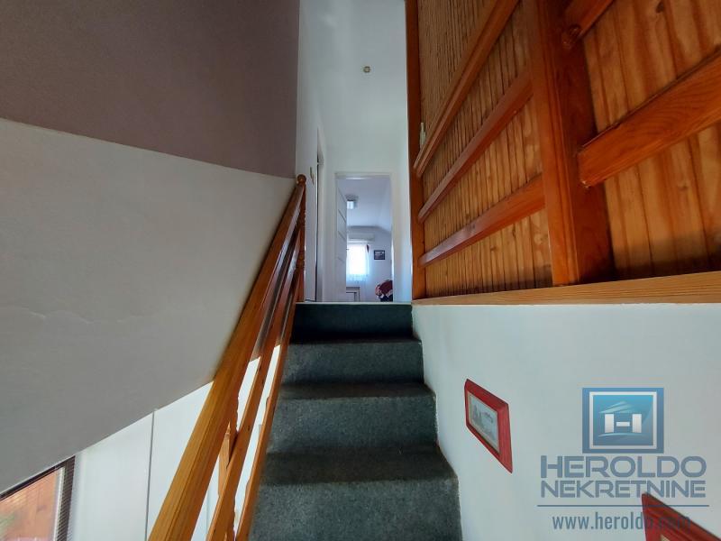 Komforna kuća od 100m2 u Rakitovu 12