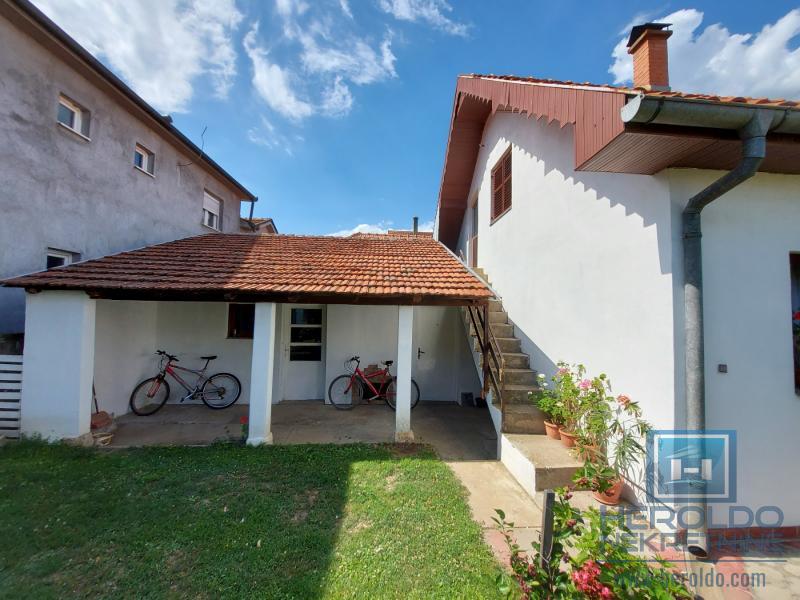 Komforna kuća od 100m2 u Rakitovu 13