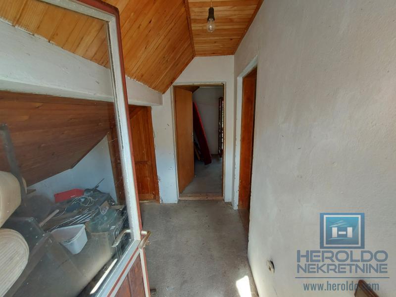 Komforna kuća od 100m2 u Rakitovu 15