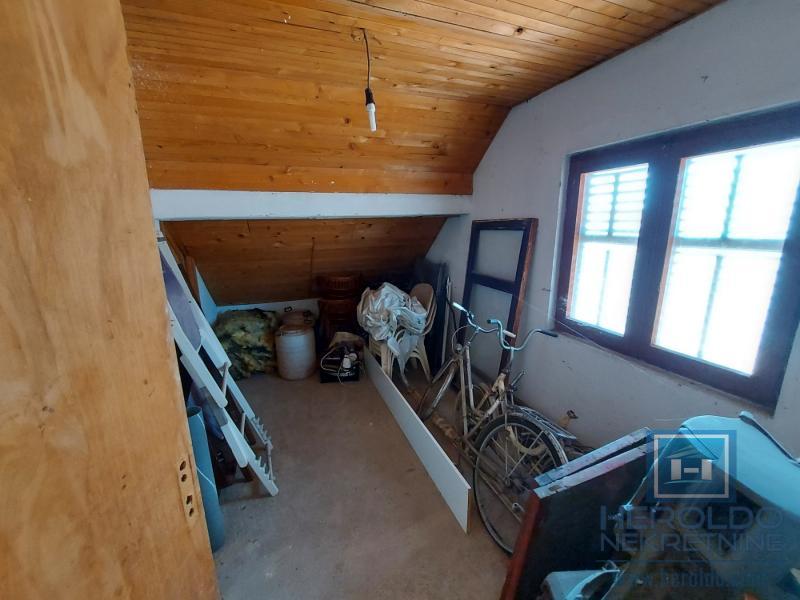 Komforna kuća od 100m2 u Rakitovu 16