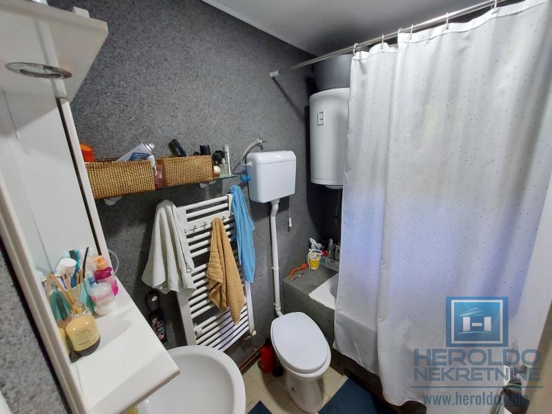 Komforna kuća od 100m2 u Rakitovu 9