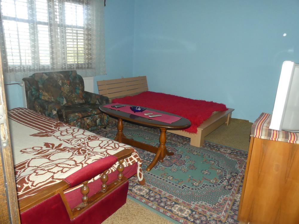 Komforna prostrana kuća 11