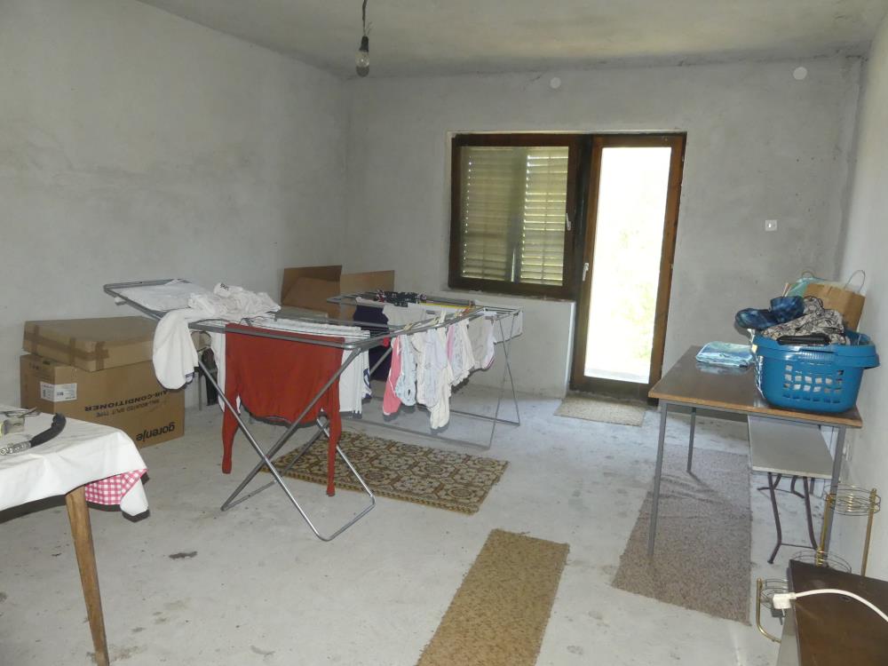 Komforna prostrana kuća 9