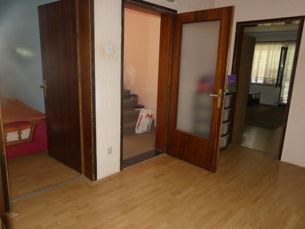 Komforna prostrana kuća 6