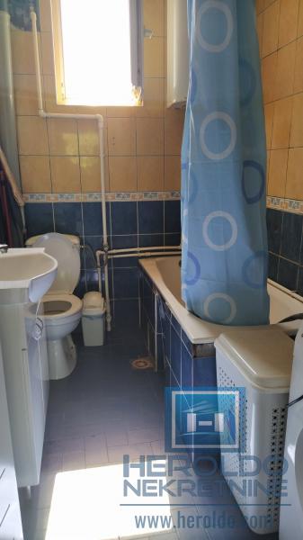 Kompletno renovirana kuća, Kolonija 25