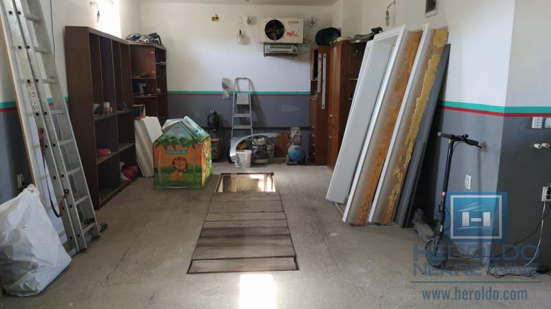 Kompletno renovirana kuća, Kolonija 28