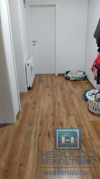 Kompletno renovirana kuća, Kolonija 29