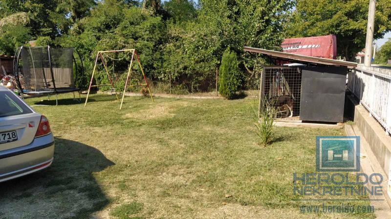 Kompletno renovirana kuća, Kolonija 30