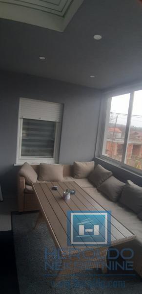 Kompletno renovirana kuća, Kolonija 3