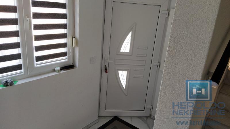 Kompletno renovirana kuća, Kolonija 5