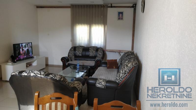 Kompletno renovirana kuća, Kolonija 20