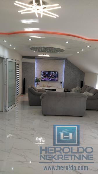 Kompletno renovirana kuća, Kolonija 11