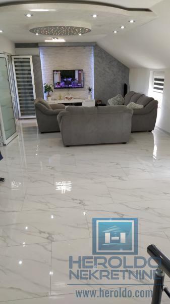 Kompletno renovirana kuća, Kolonija 15