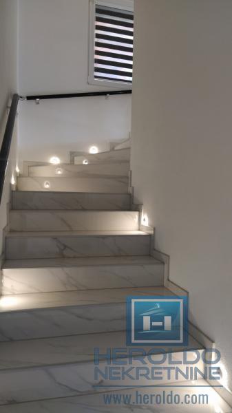 Kompletno renovirana kuća, Kolonija 7