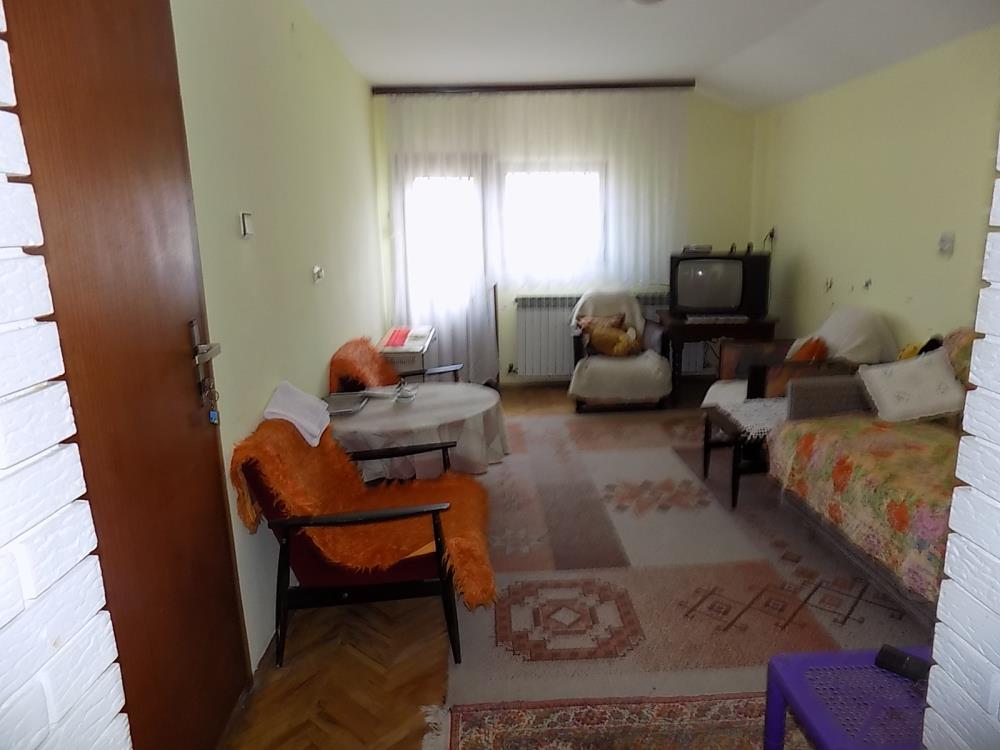 Kuća - 4 stambene jedinice 2