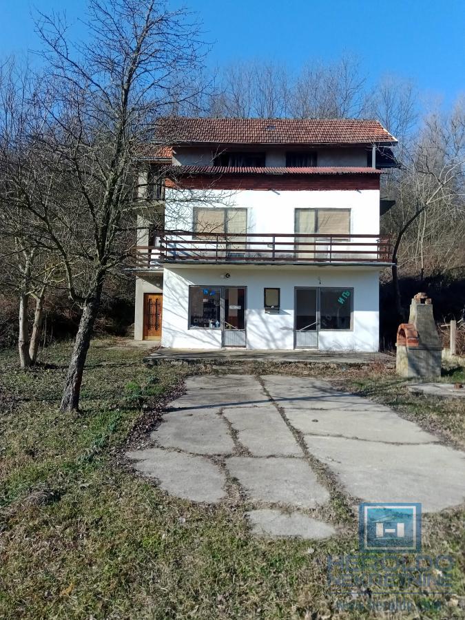 Kuća na 700 metara od Loćike 4