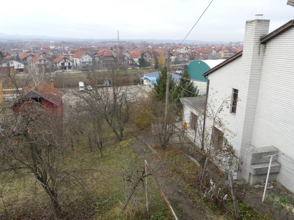 Kuća na fenomenalnoj lokaciji 8