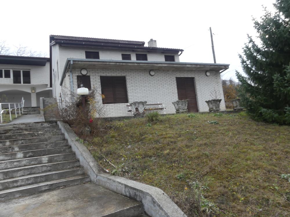 Kuća na fenomenalnoj lokaciji 2