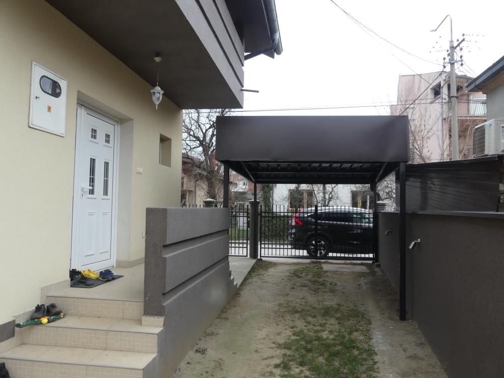 Kuća na odličnoj lokaciji, širi centar 7