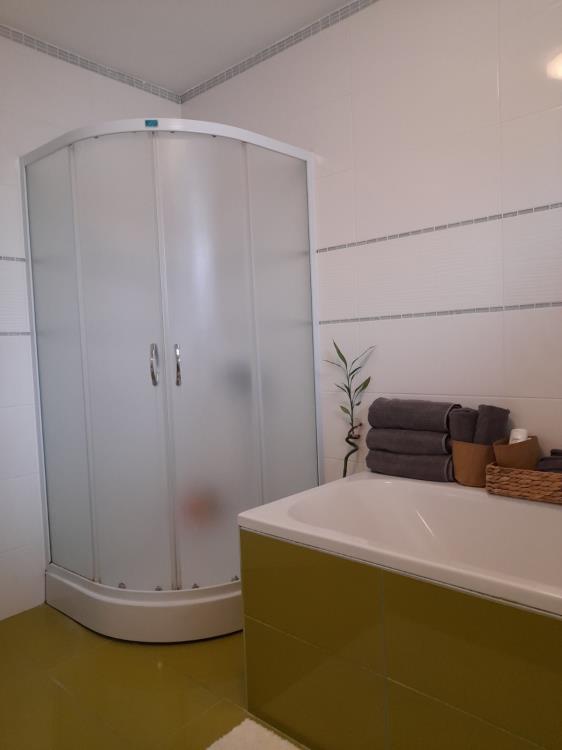 Kuća na odličnoj lokaciji, širi centar 15