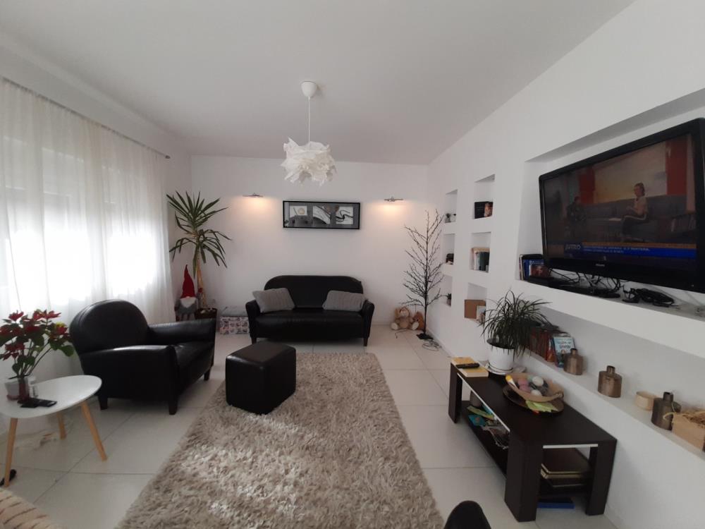 Kuća na odličnoj lokaciji, širi centar 8