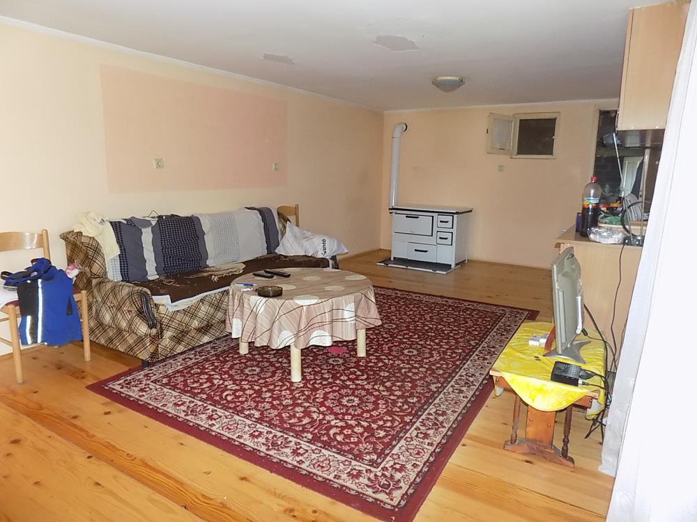 Kuća na prostranom placu 2