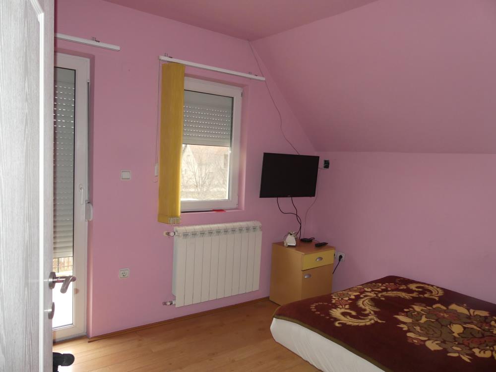 Kuća novije gradnje, okolina Jagodine 19