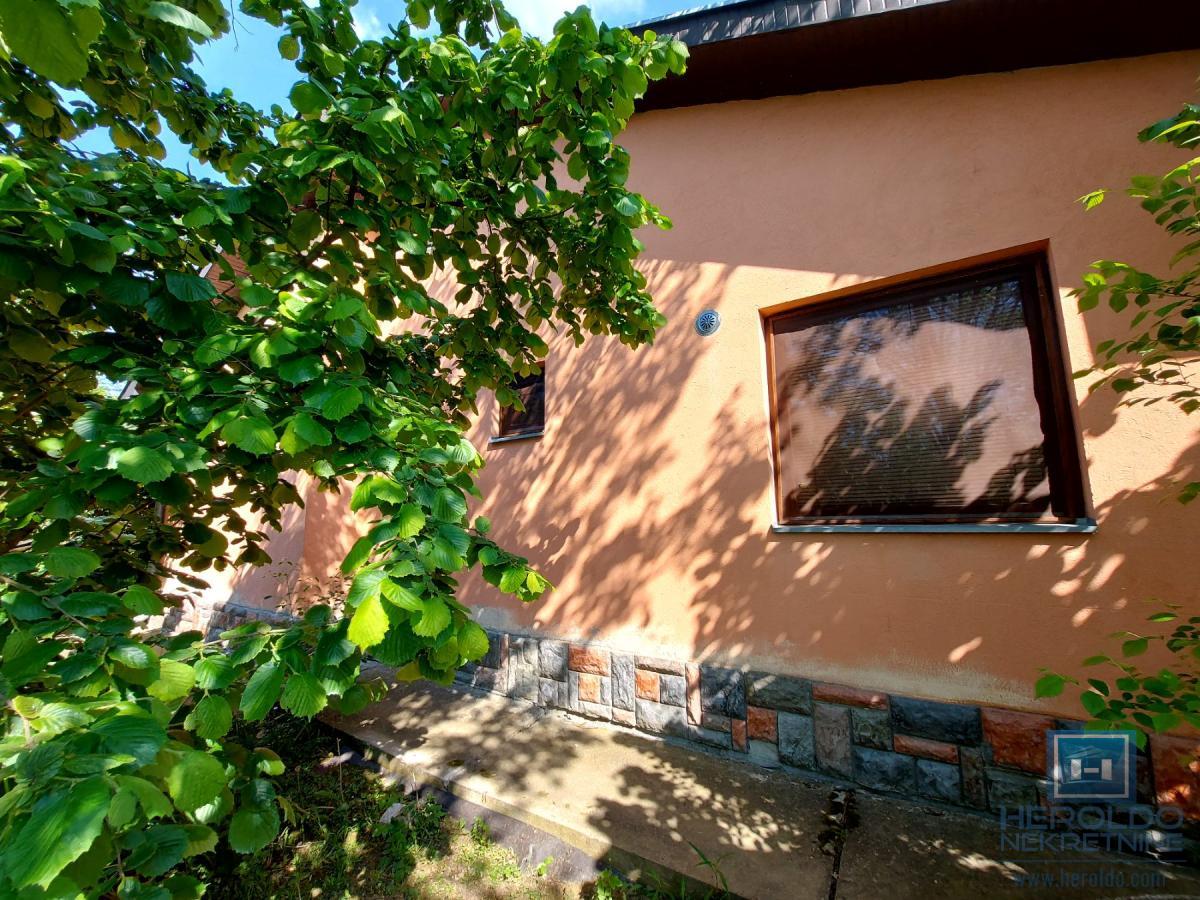 Kuća od 120m2 u naselju Kupusara na 7.39a placa 14