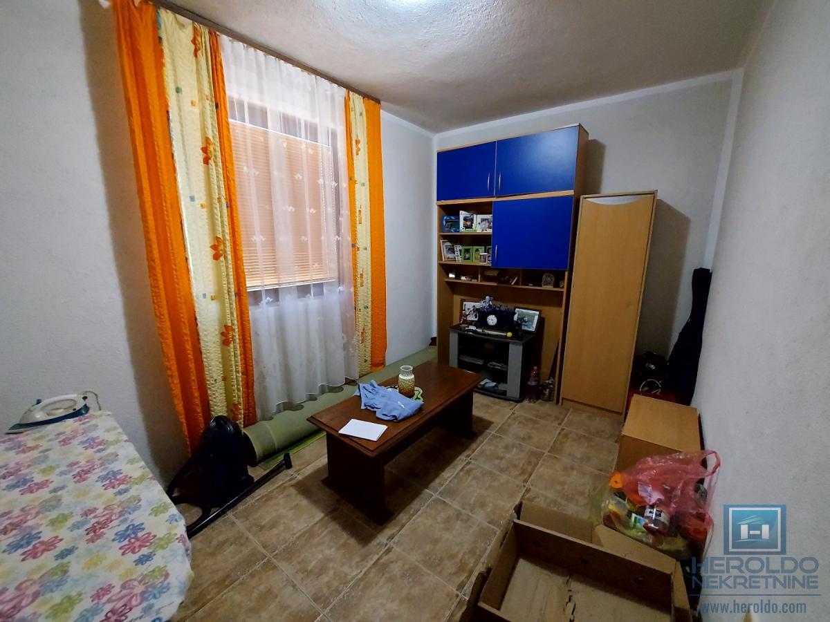 Kuća od 120m2 u naselju Kupusara na 7.39a placa 21