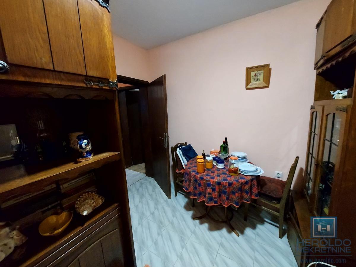 Kuća od 120m2 u naselju Kupusara na 7.39a placa 24