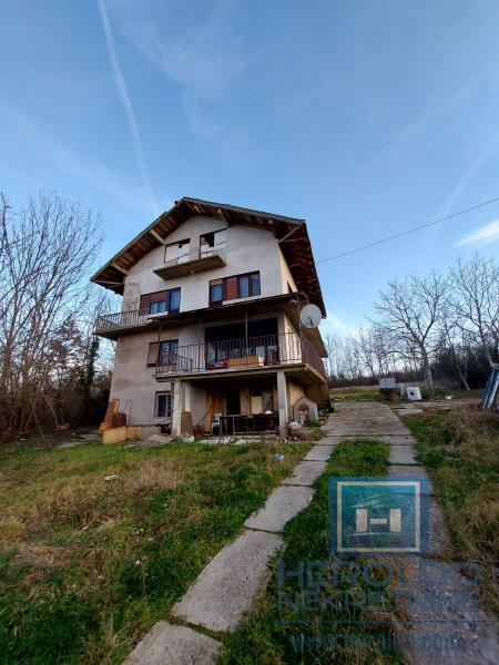 Seosko domaćinstvo – kuća preko 300 m² na placu preko 30 ari 1