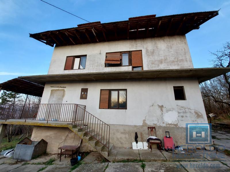 Seosko domaćinstvo – kuća preko 300 m² na placu preko 30 ari 5