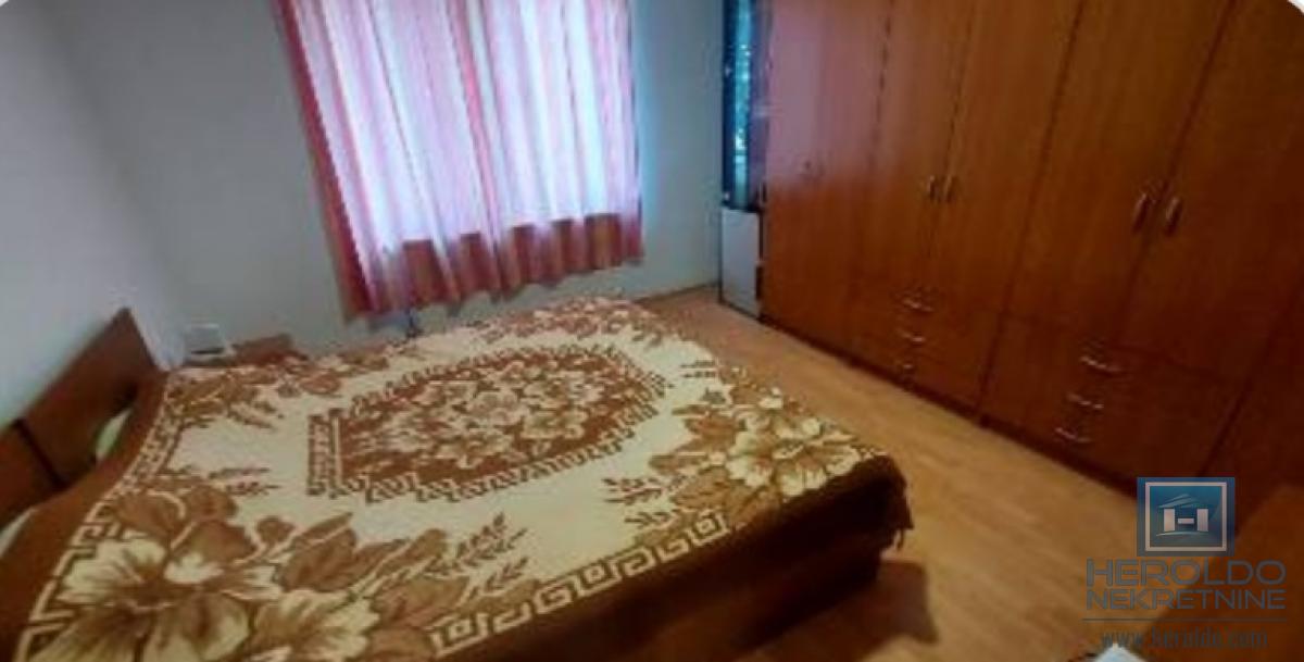 Kuća sa 4 zasebna stana kod Akva parka 13