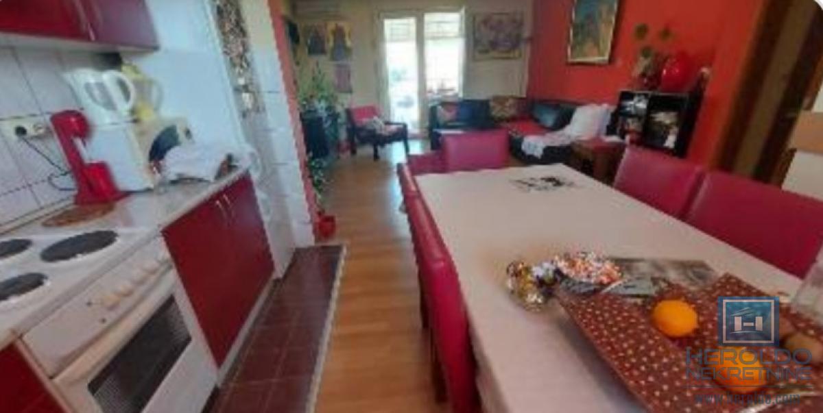 Kuća sa 4 zasebna stana kod Akva parka 14