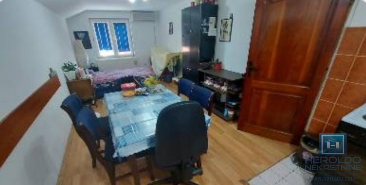 Kuća sa 4 zasebna stana kod Akva parka 6