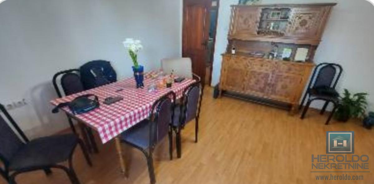 Kuća sa 4 zasebna stana kod Akva parka 7