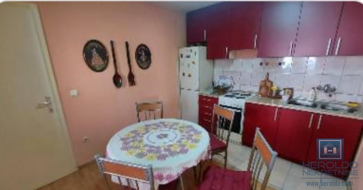 Kuća sa 4 zasebna stana kod Akva parka 8