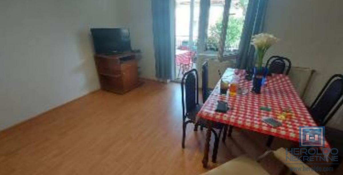 Kuća sa 4 zasebna stana kod Akva parka 39