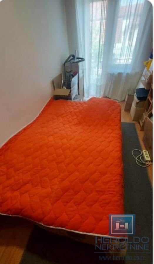 Kuća sa 4 zasebna stana kod Akva parka 41