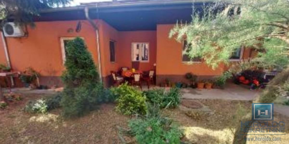 Kuća sa 4 zasebna stana kod Akva parka 17