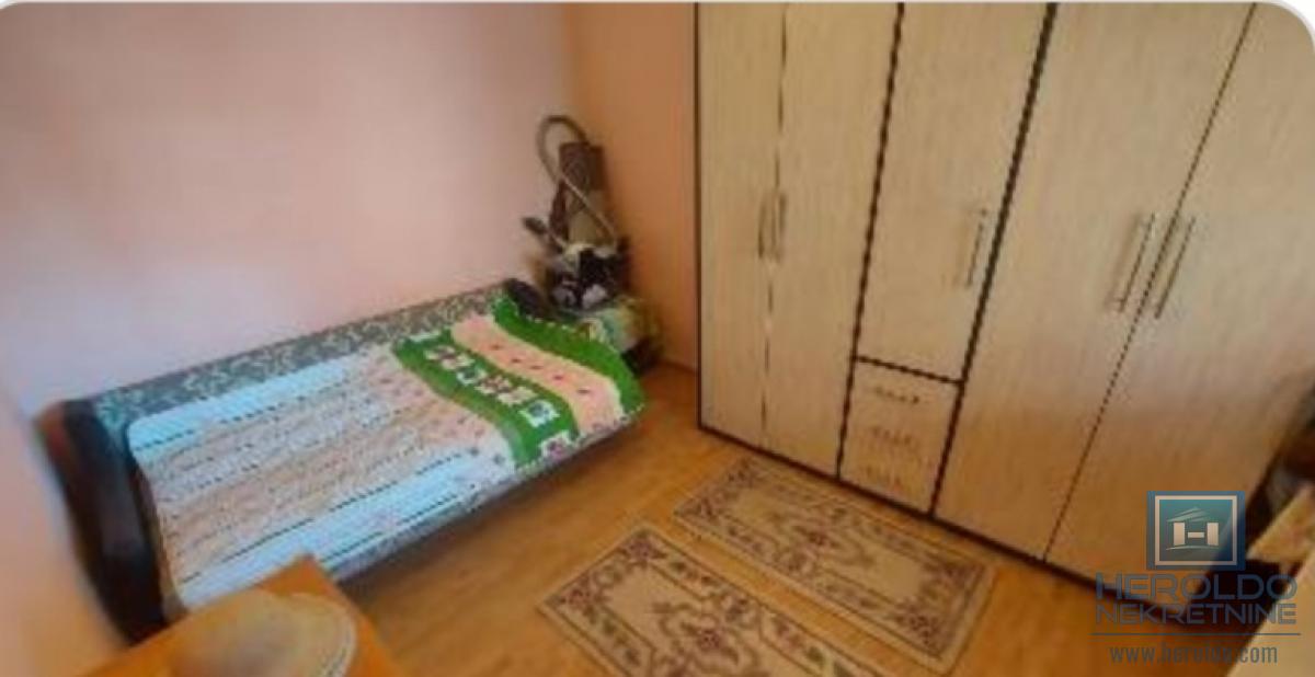 Kuća sa 4 zasebna stana kod Akva parka 2