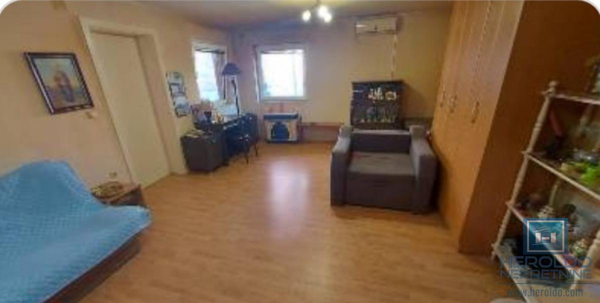 Kuća sa 4 zasebna stana kod Akva parka 3